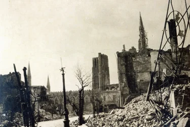 Ypres depuis la Rue de Ville, juin 1915
